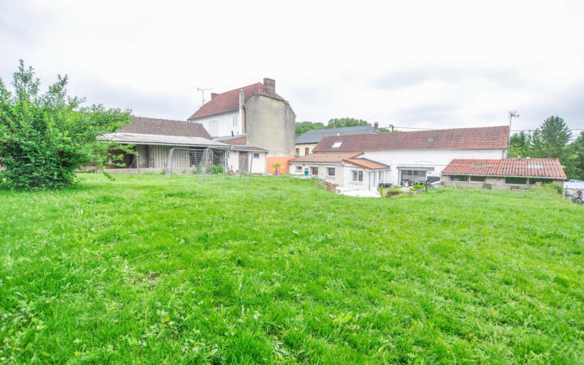 Proche Boves, Longère en plain-pied rénovée avec garage et jardin