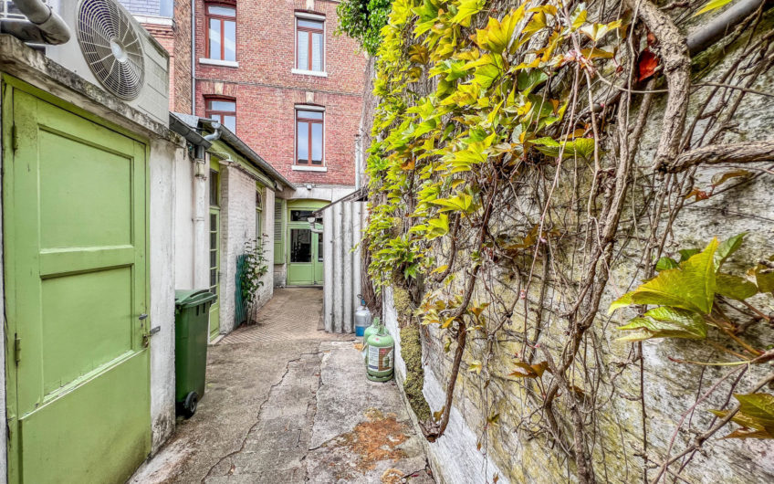 AMIENS HENRIVILLE, Immeuble avec cour à rénover