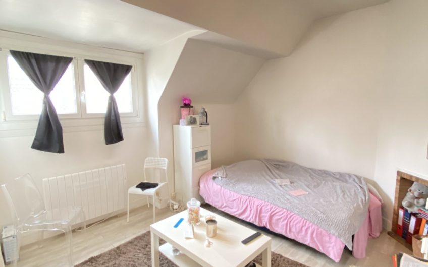 Studio à 2 minutes à pied de la gare