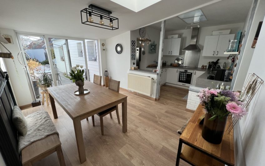 Maison de ville  de 126m2, 3 chambres, terrasse, jardin, box.