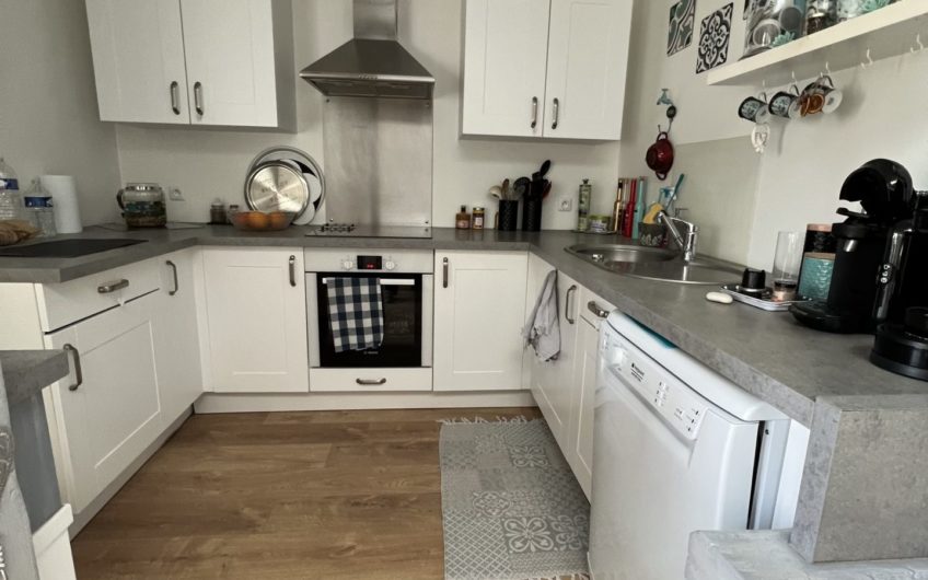 Maison de ville  de 126m2, 3 chambres, terrasse, jardin, box.