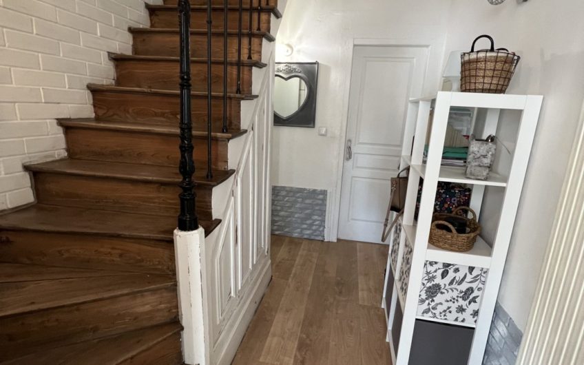 Maison de ville  de 126m2, 3 chambres, terrasse, jardin, box.