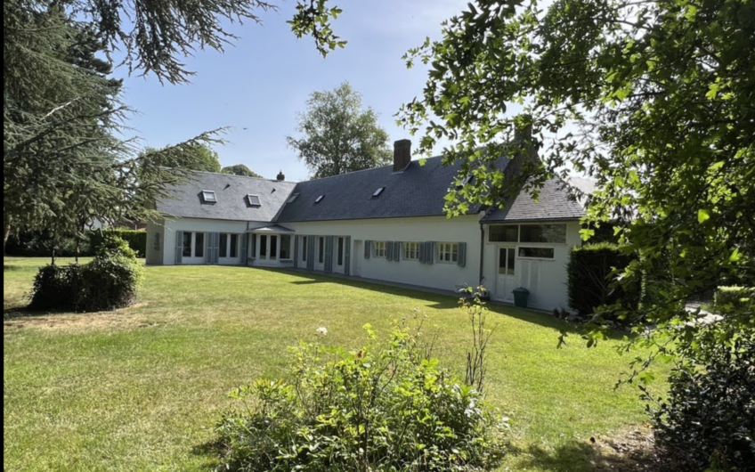 Très belle propriété de 340m2 hab. sur une parcelle de 6425m2. Idéalement  située à 1h de Paris et 30mn d’Amiens