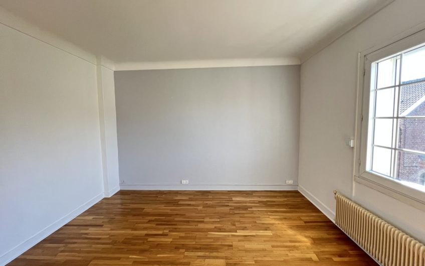 Amiénoise avec garage et jardin à AMIENS
