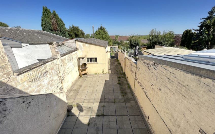 Amiénoise avec garage et jardin à AMIENS