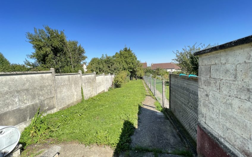 Amiénoise avec garage et jardin à AMIENS