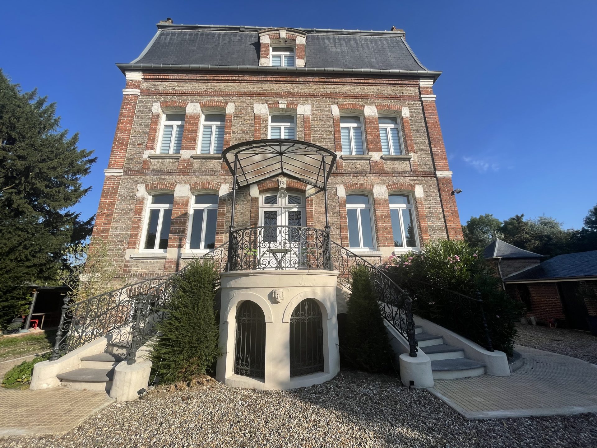 Superbe maison de Maitre de 300m2 Hab. sur une parcelle de 2300m2 à ABBEVILLE (80100)