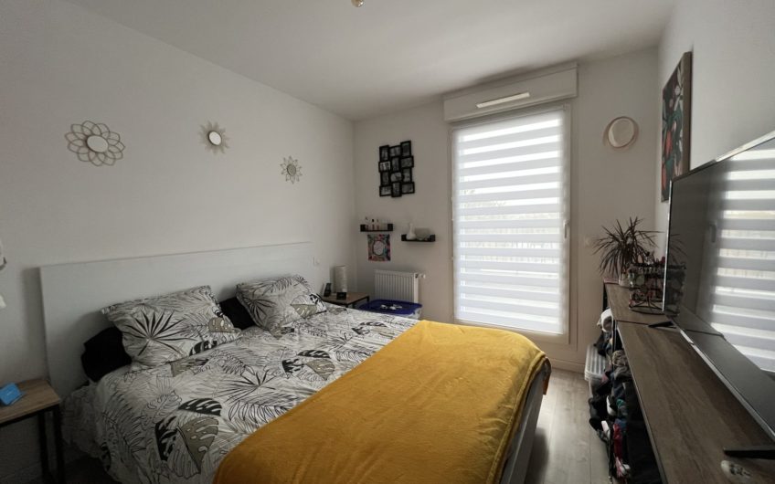 Appartement lumineux avec terrasse et parkings