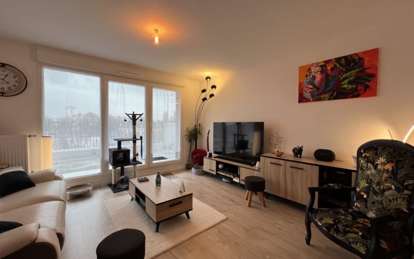 Appartement lumineux avec terrasse et parkings