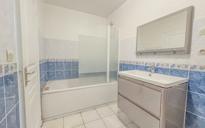 Appartement T3  2 chambres place de parking