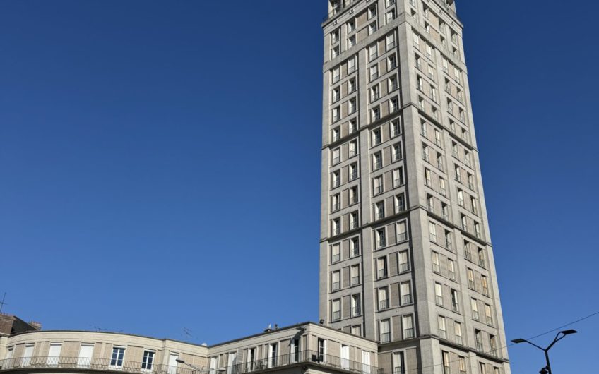 Meublé au dernier étage de la Tour Perret