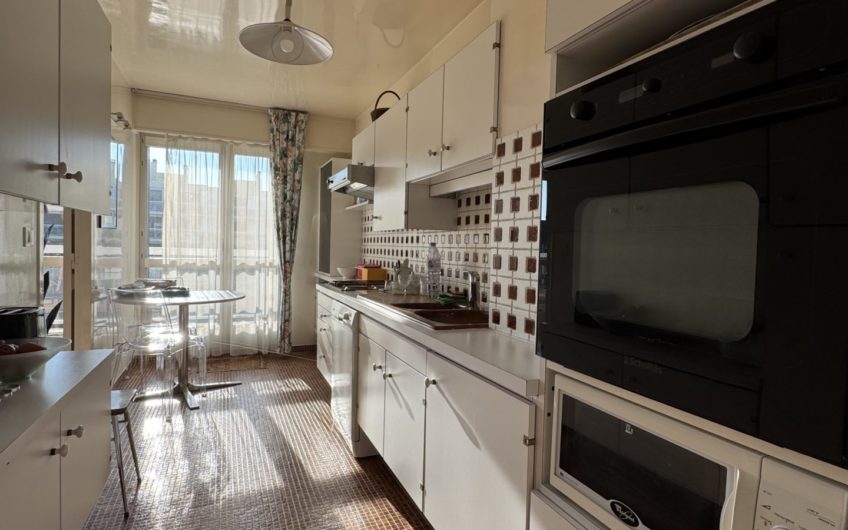 Appartement spacieux avec ascenseur – Quartier prisé Henriville