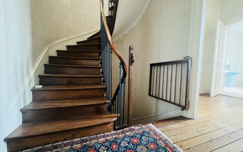 MAISON BOURGEOISE 6 CHAMBRES JARDIN GARAGE PROCHE DE LA GARE QUARTIER ST ACHEUL