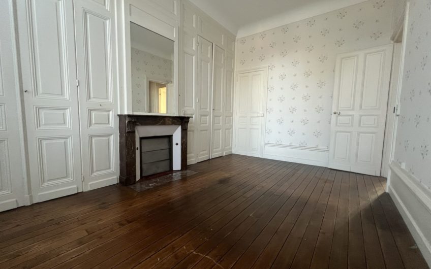 MAISON BOURGEOISE 6 CHAMBRES JARDIN GARAGE PROCHE DE LA GARE QUARTIER ST ACHEUL