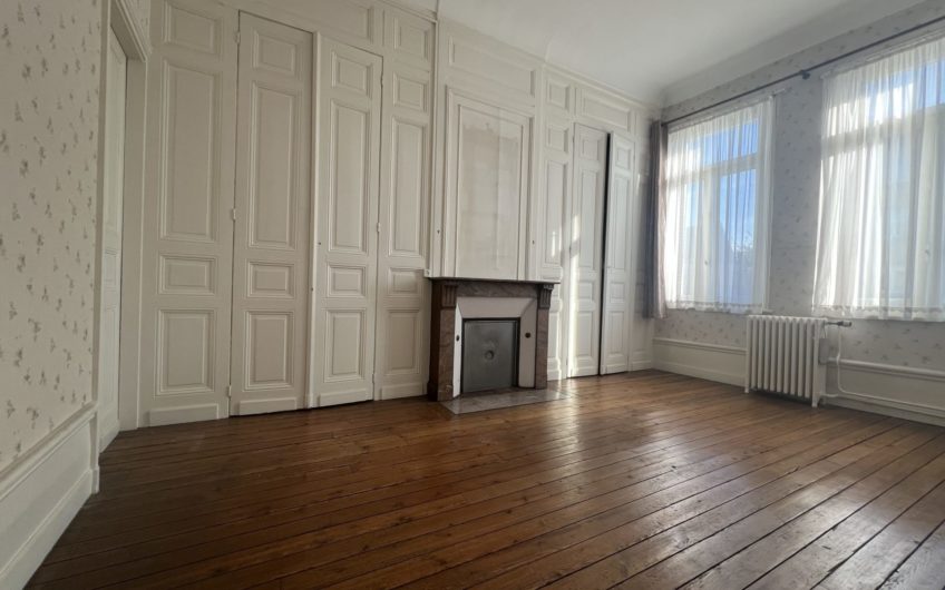 MAISON BOURGEOISE 6 CHAMBRES JARDIN GARAGE PROCHE DE LA GARE QUARTIER ST ACHEUL