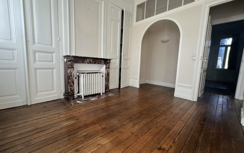 MAISON BOURGEOISE 6 CHAMBRES JARDIN GARAGE PROCHE DE LA GARE QUARTIER ST ACHEUL