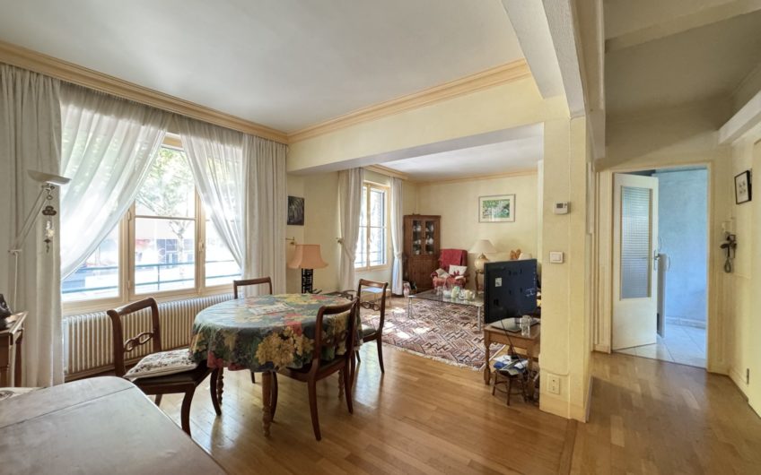 Un Appartement spacieux et un studio au pied de la gare