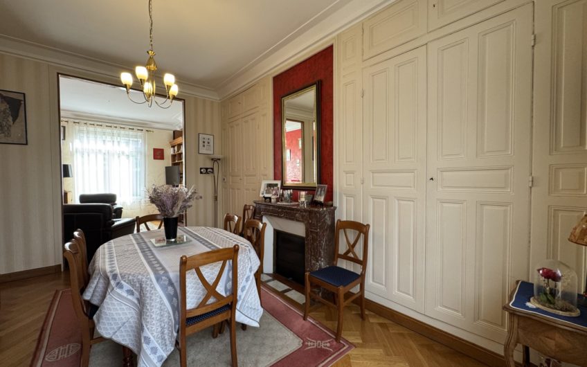 Maison bourgeoise 197m2,  2garages et jardin à Henriville
