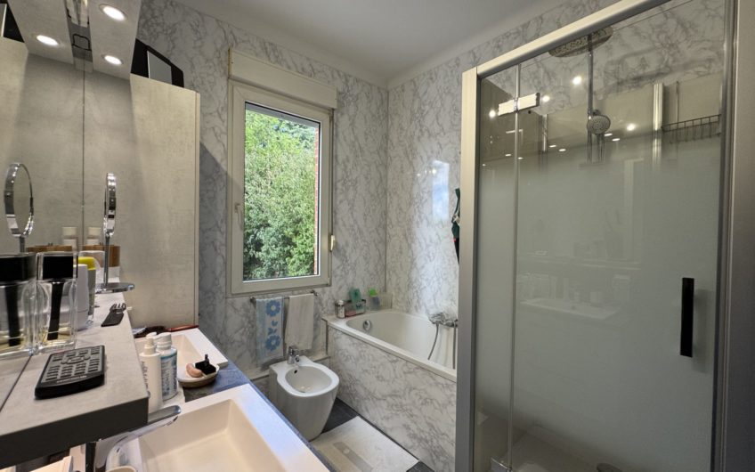 Maison bourgeoise 197m2,  2garages et jardin à Henriville