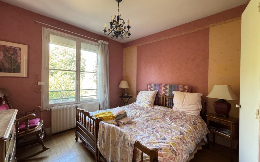 Un Appartement spacieux et un studio au pied de la gare