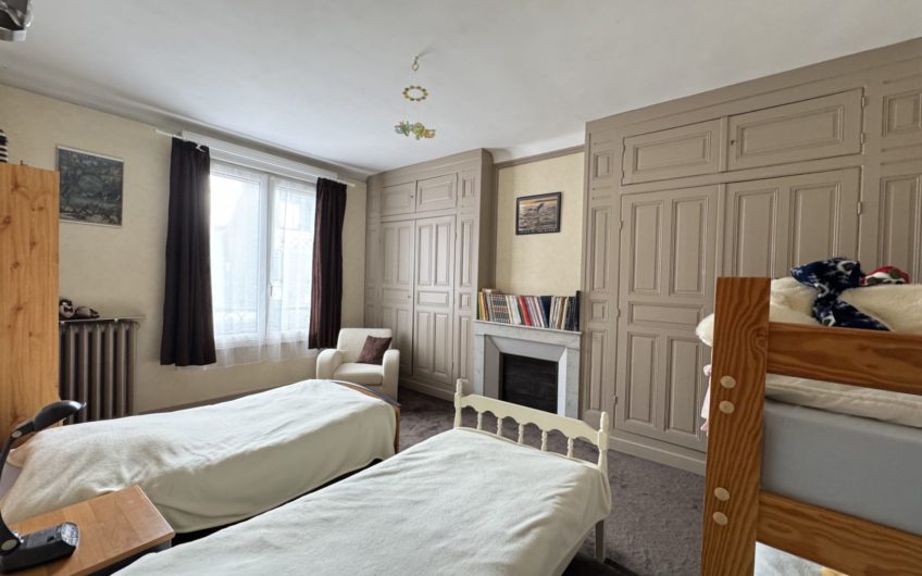 Maison bourgeoise 197m2,  2garages et jardin à Henriville