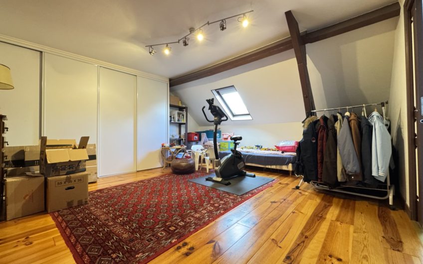 Maison bourgeoise 197m2,  2garages et jardin à Henriville