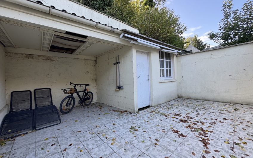 Petit-Saint-Jean, jolie maison avec cour