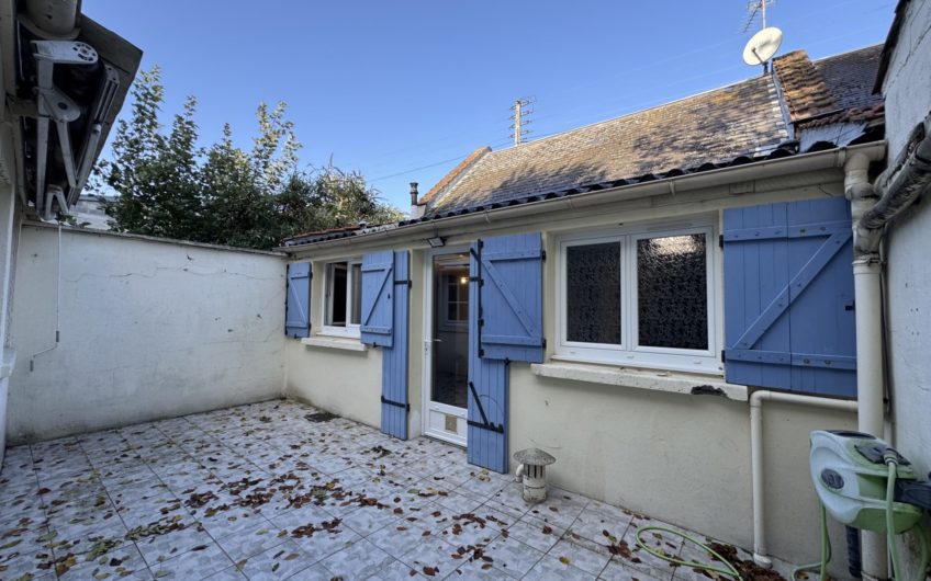 Petit-Saint-Jean, jolie maison avec cour