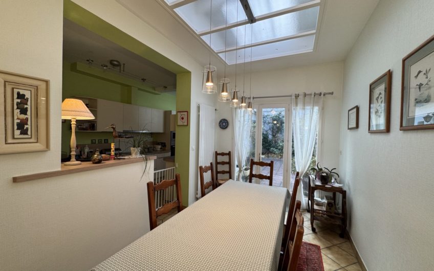 En exclusivité à Henriville, maison de ville avec cour,