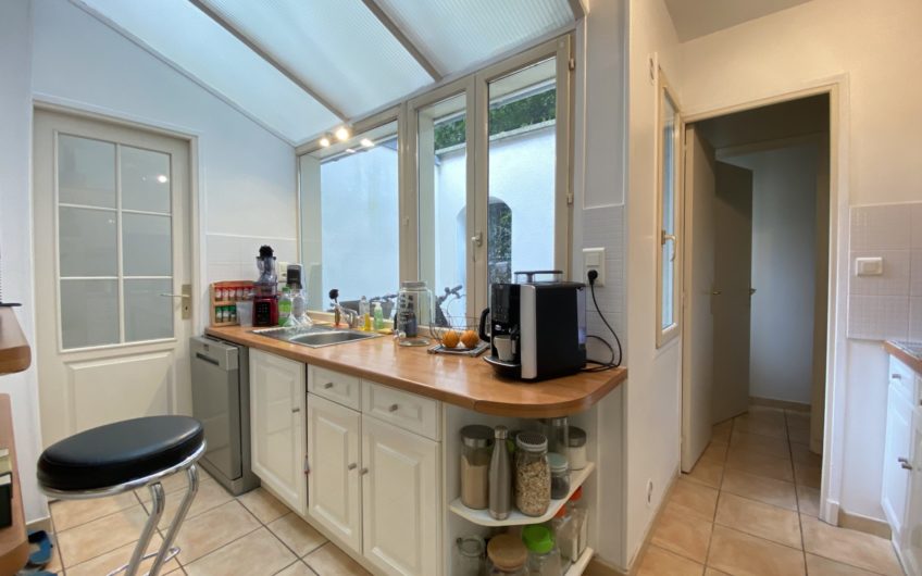 Maison avec cour en hyper centre