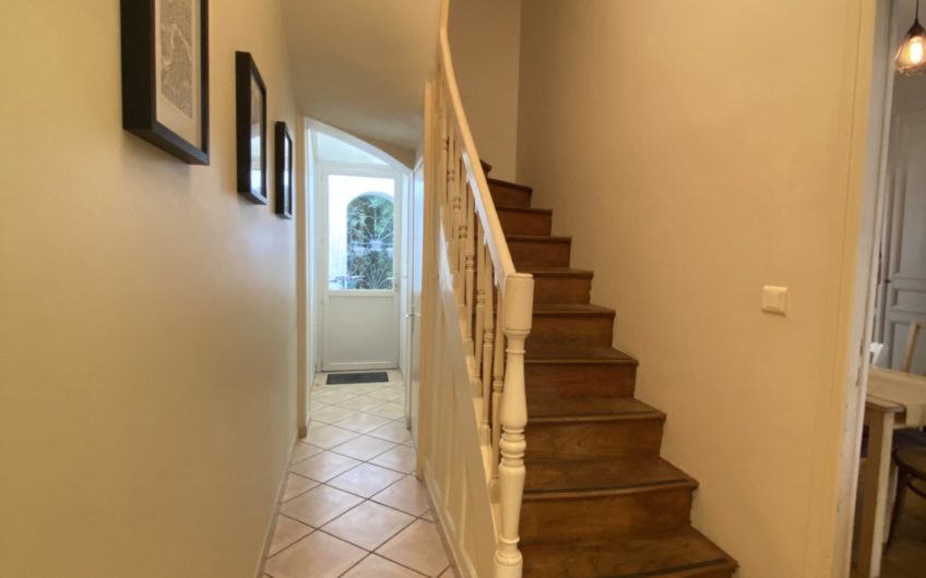 Maison avec cour en hyper centre