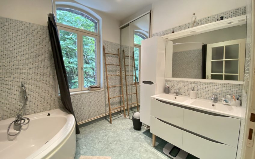 Maison avec cour en hyper centre