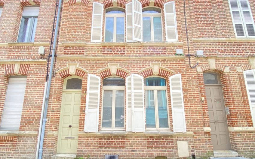 Maison avec cour en hyper centre