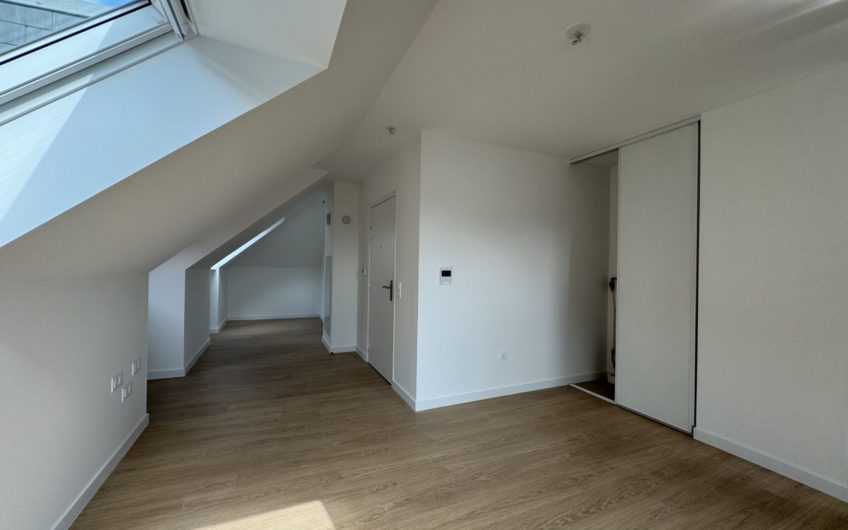 Studio récent proche du centre