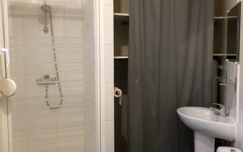 Studio meublé avec cour