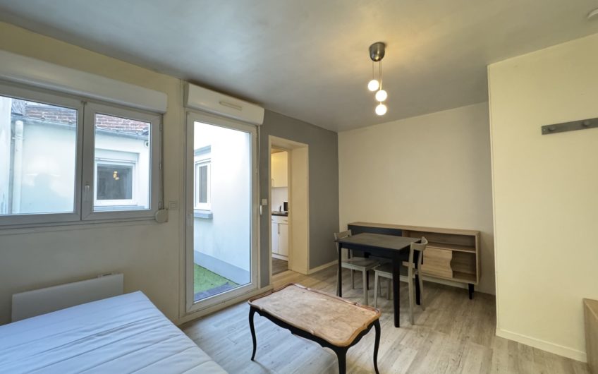 Studio meublé avec cour