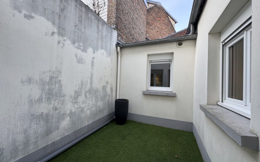 Studio meublé avec cour