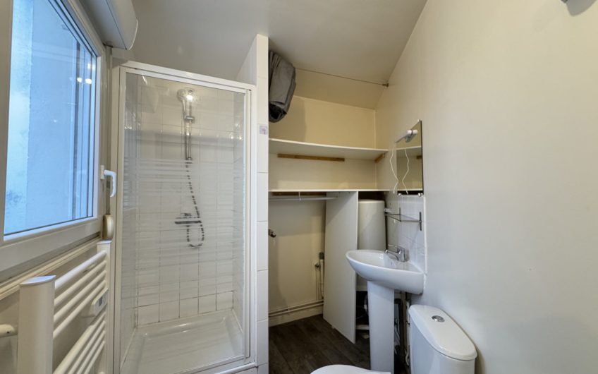 Studio meublé avec cour