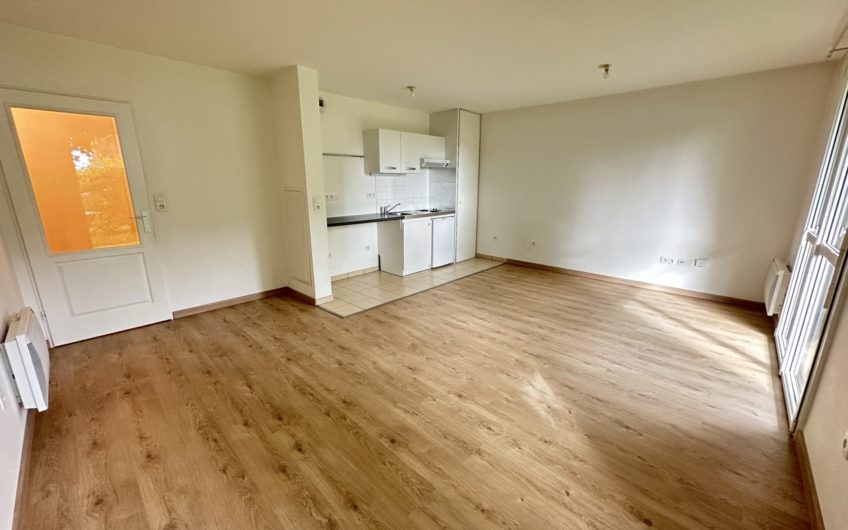 Grand studio avec parking à Amiens Sud