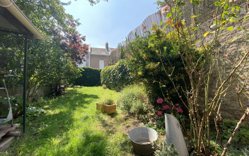 Amiénoise avec jardin à Sainte Anne