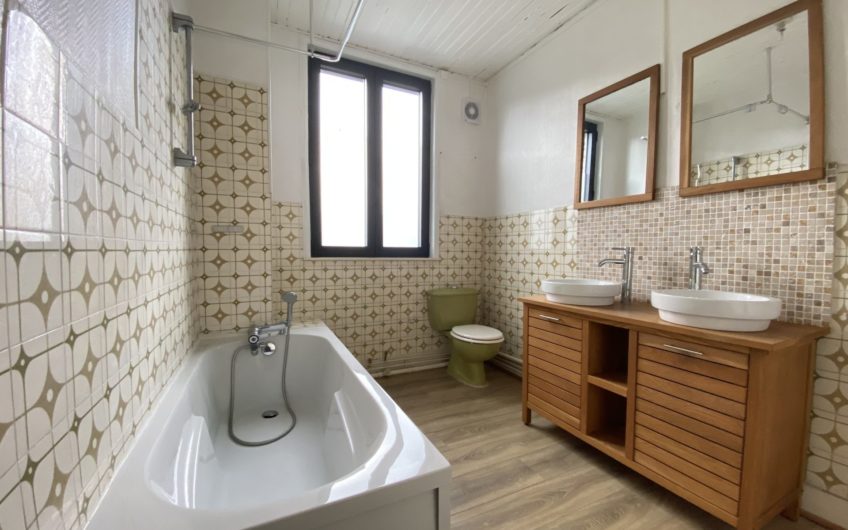 Amiénoise avec jardin à Sainte Anne