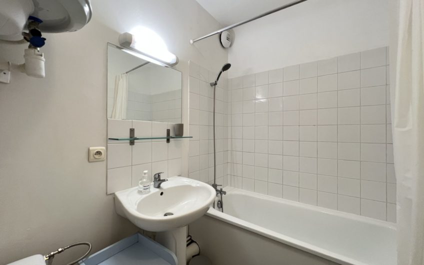 Studio meublé avec parking