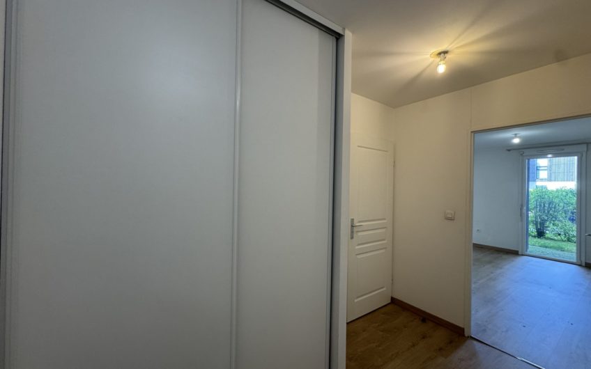 Grand studio avec parking à Amiens Sud