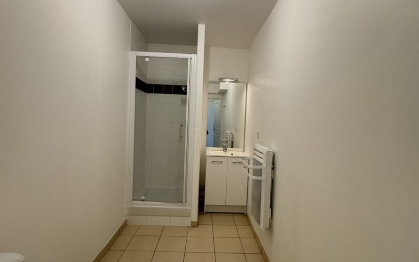 Grand studio avec parking à Amiens Sud