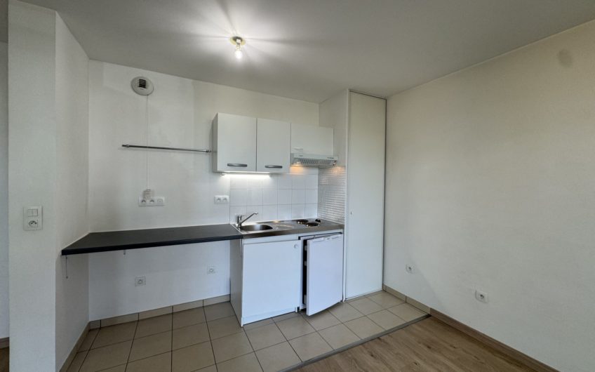 Grand studio avec parking à Amiens Sud