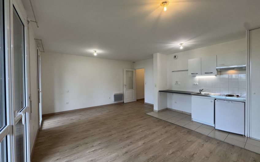 Grand studio avec parking à Amiens Sud