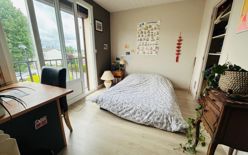 Maison avec 3 chambres,  jardin, garage  à Camon