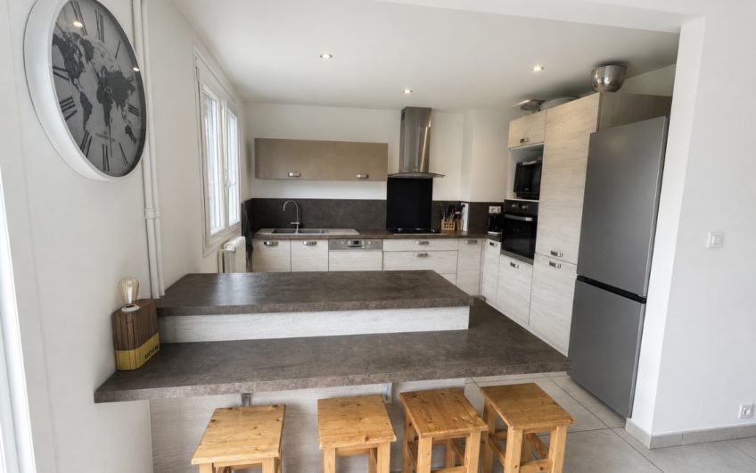 Maison avec 3 chambres,  jardin, garage  à Camon