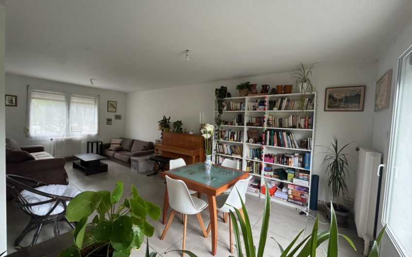 Maison avec 3 chambres,  jardin, garage  à Camon