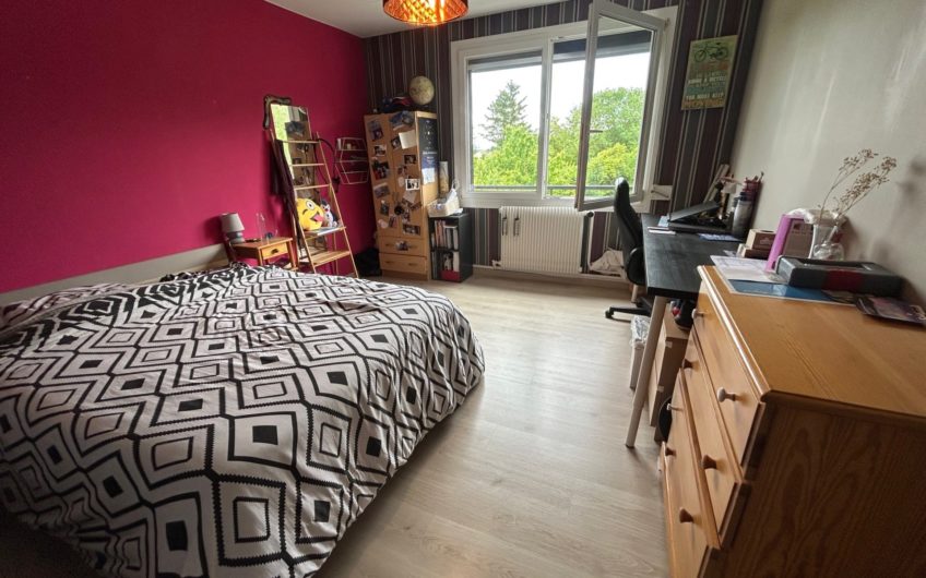 Maison avec 3 chambres,  jardin, garage  à Camon